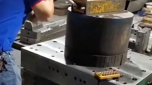 模具師傅想到的方法,注塑就快了許多,勞動人民的智慧