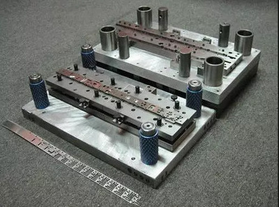 影響冷沖壓模具壽命的因素及提高壽命的措施_磨損